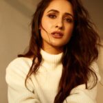 Pragya Jaiswal Instagram - Weekend Mood 🌅💛 . . . Glam team ❤️❤️: Photographer @rahuljhangiani Make up @flaviagiumua Hair @marcepedrozo Styling @anshikaav Assisted by @tanazfatima Managed by @gohilpriya