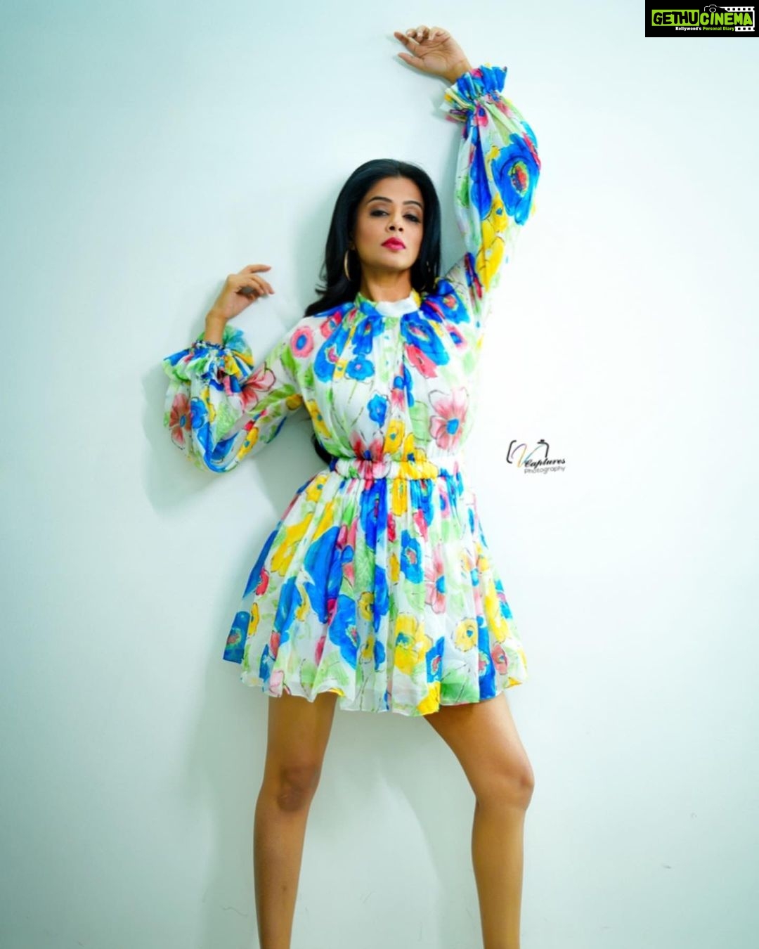 Priyamani Instagram - Your life is a canvas….make sure you paint yourself a whole lot of colourful days ❤️❤️ Outfit : @sorbae.clothing Styling : @mehekshetty ❤️ 📸 : @v_capturesphotography MUH : @pradeep_makeup @shobhahawale #etv #dhee14dancingicon #loveyourself