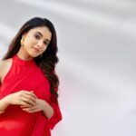 Priyanka Mohan Instagram - When in doubt, wear red❤️ #forJFW2022 Styled by @pallavi_85 @openhousestudio.in Outfit @faabiianaofficial Jewellery @tifarachennai 📸 @kiransaphotography M&H @salomirdiamond