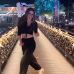 Raai Laxmi Instagram - Current mood !🥰💃🏻💫 randomness all the way !!! 💃🏻💫 grooving on #lovenwantiti 😁💫 just for fun 💃🏻❤️ #promisebridge #bridgeoflove # locks #reelsinstagram #reelkarofeelkaro #reelitfeelit #instagood #trending #lovefordance #muchlove ❤️💃🏻