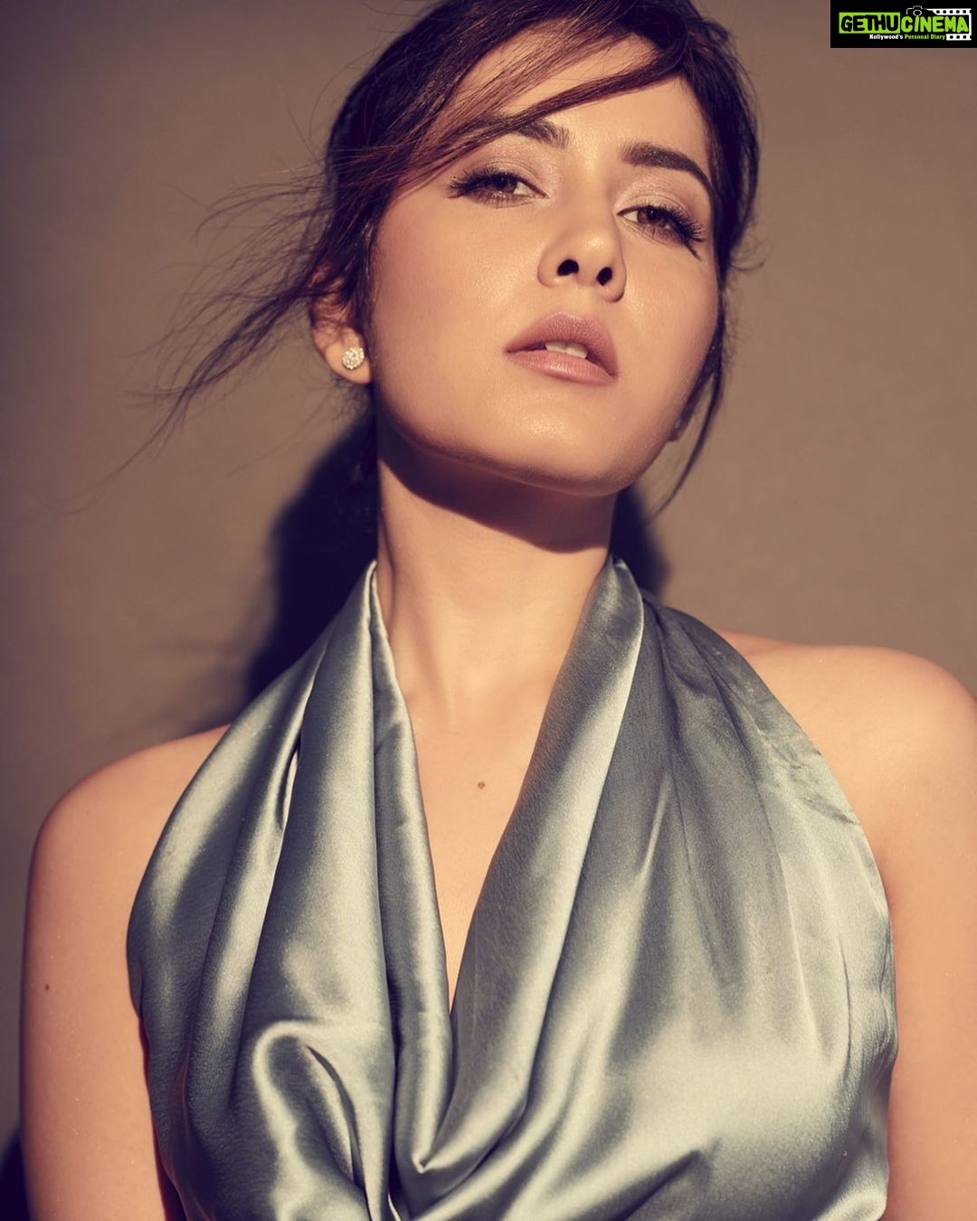 Raashi Khanna Instagram - क्लोज़ अप 💛