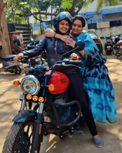 Rachitha Mahalakshmi Instagram - Time for a ride With my Ruddy 🏍️ @premi_venkat hope u enjoyed 🥰