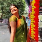 Rachitha Mahalakshmi Instagram – Song nalla irrundha 
veiyal 🌞Koda sillu sillu nu irukum…… 😇😉😉😉😉😉
Enjoy d moment……
#idhusollamarandhakadhai 
@colorstvtamil 😉