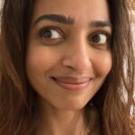 Radhika Apte Instagram – Back on the line. #online #timetoreturntowork😥 #instagood #socialmediadistancingended