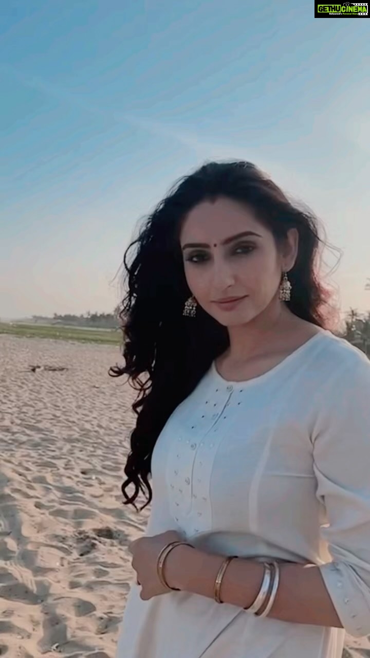 Ragini Dwivedi Instagram - Baby love your voice 💕 The sea my first love what’s yours ;) #raginidwivedi #loveyourvoice #selflove #positivevibes #poser #thesea #water #lovetheocean #viralvideos #viralreels #viralsong #trendingreels #trending #trendingsongs #trendingnow #slowmotion #workmode #poser #reels #reelitfeelit #reelsinstagram #reelsvideo #reelkarofeelkaro #reelindia #happyvibes #indian #actorslife #actress #influencer #songs The Beach