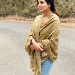 Raiza Wilson Instagram - Dusala is a brand promoting age old art of weaving pashmina shawls & stoles. This artisan driven brand is run by a woman entrepreneur Sugandha Kedia who empowers the art & women by ensuring that more than 50% of her artisans are women. @dusalakashmir