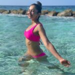 Rakul Preet Singh Instagram - Live in the sunshine , swim in the sea and drink the wild air 🏖 #waterbaby JW Marriott Maldives Resort & Spa