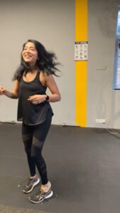 Ramya Subramanian Instagram - Indha maaduri Challenge laaam room pottu yosipaangalo 🤔😣🤪!!!

Nalla vela epdiyo samaalichuten 🧐🤣😂🤣
