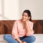 Rashmika Mandanna Instagram – Sleepin’ into the weekend with my favourite sleep companion @wakefitco 🛏 mattress. Dont believe me? You have to believe their 100 Day Promise. 

Wakefit Mattress you BUY, 🛍
For 100 Days you TRY, 💯
If you don’t like it, say BYE BYE! 👋

Order now on wakefit.co, Amazon and Flipkart.

#Partnership