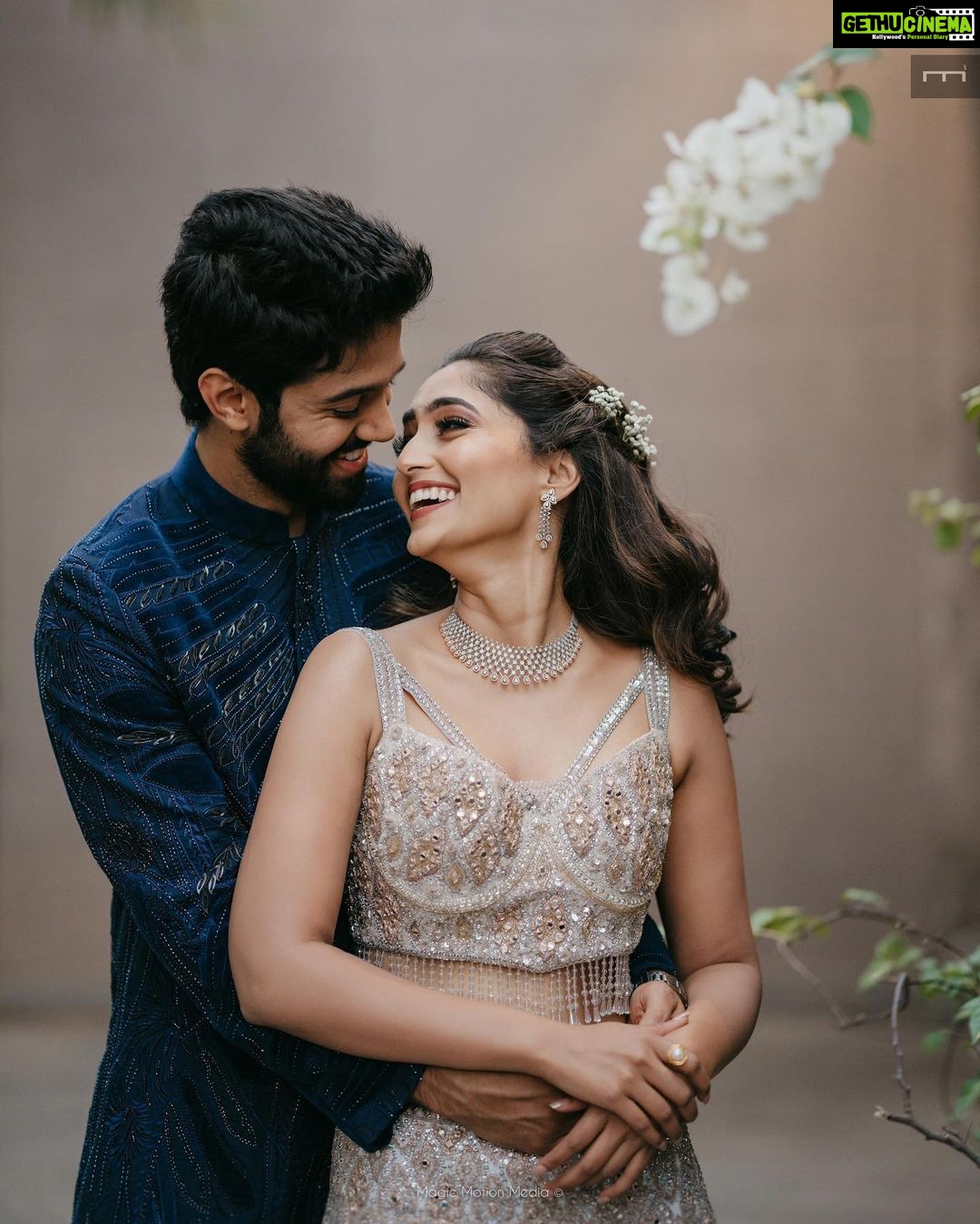 Reba Monica John - 167.6K Likes - RebNeBanaDiJoeDi
08/01/2022 💃✨
SANGEET NIGHT! We truly have the best family and friends! This night was dreamy! Inspite of all the last minute hiccups, to have pulled off such a FunTabulous event, is nothing short of magical! You know who you are. We love you! 💕
My groom @joemonjoseph 😜
Photography @magicmotionmedia
HMU @makeupbytonymua
Events: Raks entertainment
#rebnebanadijoedi #sangeetnight #twoisbetterthanone #shaamshaandaar #takemeback