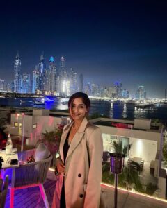Reba Monica John Instagram - Dubai ‘22 💃🪂✨ Photo/video dump ✅ #whenindubai ❤️