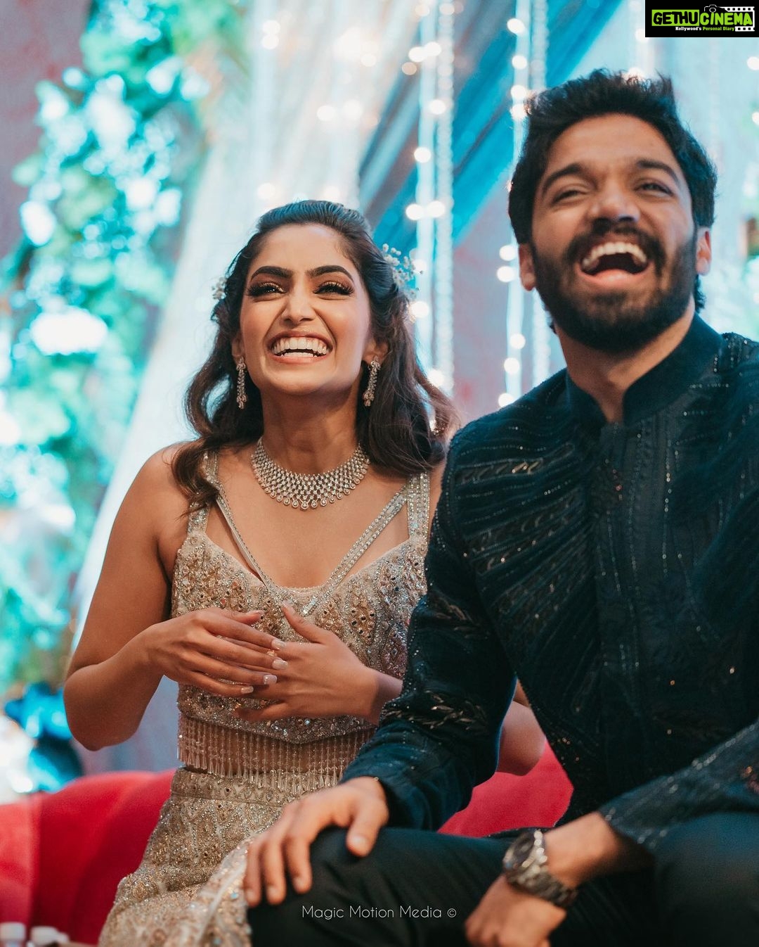 Reba Monica John - 167.6K Likes - RebNeBanaDiJoeDi
08/01/2022 💃✨
SANGEET NIGHT! We truly have the best family and friends! This night was dreamy! Inspite of all the last minute hiccups, to have pulled off such a FunTabulous event, is nothing short of magical! You know who you are. We love you! 💕
My groom @joemonjoseph 😜
Photography @magicmotionmedia
HMU @makeupbytonymua
Events: Raks entertainment
#rebnebanadijoedi #sangeetnight #twoisbetterthanone #shaamshaandaar #takemeback