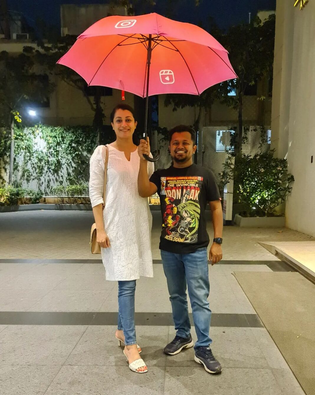 Reenu Mathews Instagram - When Kullante Bharya (me) met Kullan's @jinu.ben real Bharya finally.๐๐ค We had to recreate our Umbrella pose too.โค
.
.
#kullantebharya
#5sundarikal
#amalneerad
#memories Reenu Mathews Instagram - When Kullante Bharya (me) met Kullan's @jinu.ben real Bharya finally.๐๐ค We had to recreate our Umbrella pose too.โค . . #kullantebharya #5sundarikal #amalneerad #memories