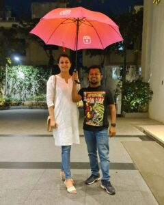 Reenu Mathews Instagram - When Kullante Bharya (me) met Kullan's @jinu.ben real Bharya finally.😊🤗 We had  to recreate our  Umbrella pose too.❤
.
.
#kullantebharya 
#5sundarikal
#amalneerad 
#memories