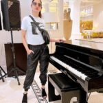 Richa Panai Instagram - Travel and music …🖤🎹🎼