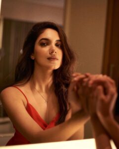 Ritu Varma Instagram - ❣️⚡️

📷 @kalyanyasaswi