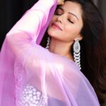 Rubina Dilaik Instagram - Kuch khaas hai…… . . . Shot by : @prashantsamtani Styled by: @ashnaamakhijani @styledbyashna Saree: @mulmul Bralette: @bigcee_fashionfirst Earrings: @goldqueen_in