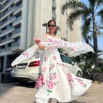 Rubina Dilaik Instagram - 💖🤞🏼 . . . . . Styled by: @ashnaamakhijani @styledbyashna Outfit: @aachho Eyewear : @vogueeyewear