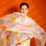 Rubina Dilaik Instagram - Something about a Saree that can’t go unnoticed….. . . . Shot by @prashantsamtani Styled by: @ashnaamakhijani @styledbyashna Outfit : @mulmul Jewellery: @kushalsfashionjewellery