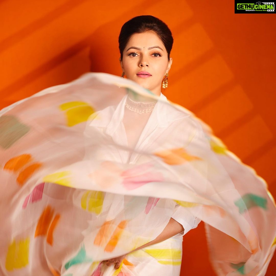 Rubina Dilaik Instagram - Something about a Saree that can’t go unnoticed….. . . . Shot by @prashantsamtani Styled by: @ashnaamakhijani @styledbyashna Outfit : @mulmul Jewellery: @kushalsfashionjewellery
