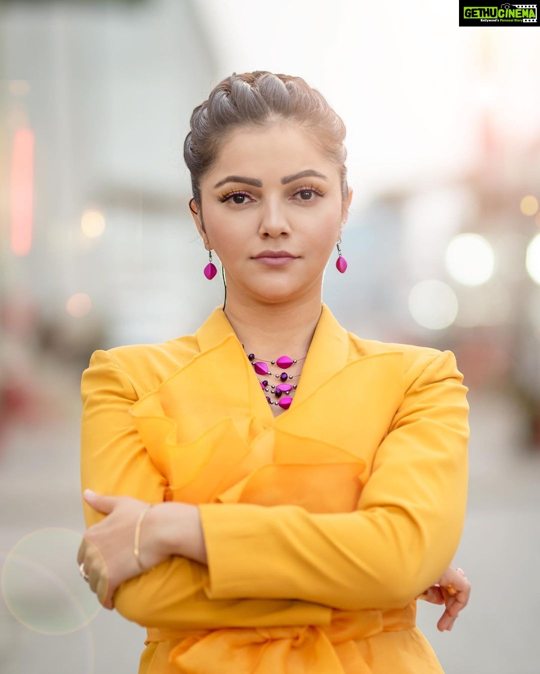 Rubina Dilaik Instagram - Today’s Mood : beaming like a sunshine ☀️ . . . . Shot by : @propixer Styled by: @ashnaamakhijani @styledbyashna Outfit: @aanchalrohra Footwear: @skechersindia Jewellery: @delicatofficial