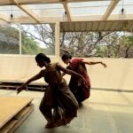 Rukmini Vijayakumar Instagram - Having some fun between work… with my dance baby @vadhani.asokan Really had no ideas what we were going to dance. Just played some music …. And moved 😁 #teacherstudent #dance #bharatanatyam #indiandance #tamilsong