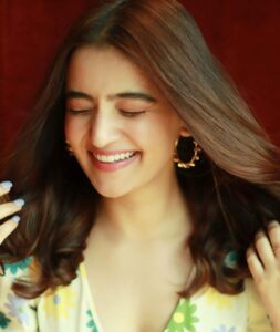 Rukshar Dhillon Instagram - Feeling the breeze of all the love you guys have given #Jugaadistan and Ruhi❤️ Thank you so so much🥰 And yes, keep it coming!