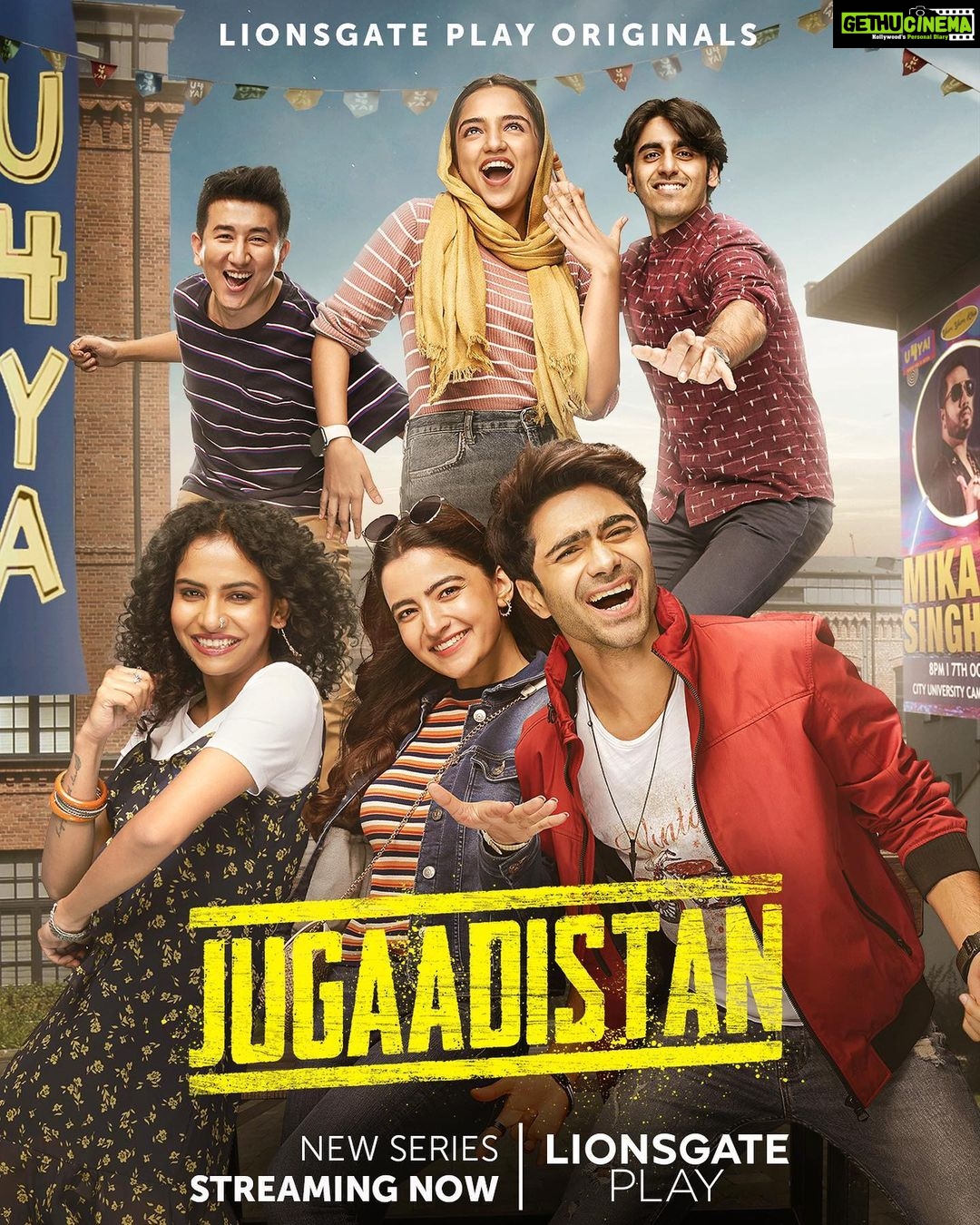Rukshar Dhillon Instagram - No matter the differences we’ve had with our friends back in college days, when we are together, we celebrate!!!💥💪🏻 Dosti, yaari, humdardi – that's what it’s all about! And to relive those times with your gang, watch #Jugaadistan streaming now on @lionsgateplayin ❤️ @ahsaassy_ @taarukraina @lukramsmil @himika_bose @danishsood @akvarious @adhaarnotacard @sanjeevkumarnair @rohitjain_im @a_myth_25
