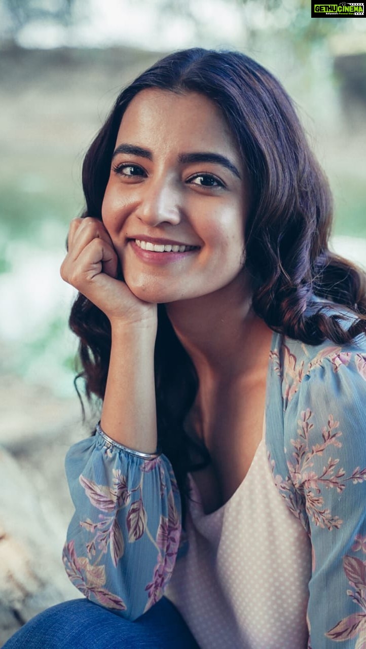 Rukshar Dhillon Instagram - Exams ho ya jugaad, dono main top karna is a piece of cake for me! Well, here’s a look at exactly what I mean! Watch #Jugaadistan, now streaming exclusively on @lionsgateplayin! Subscribe to the app now! 💪🏻💥 @ananyapanday @sumeetvyas @arjun__mathur @gopaldatt @ahsaassy_ @taarukraina @akvarious @adhaarnotacard @rohitjain_im @a_myth_25