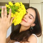 Rukshar Dhillon Instagram – Reminder to live your life the way you want it, in full bloom🌻💛

#ohhappyday #bloom #loveyourself
