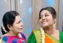 Sabitha Anand Instagram - Rooshuuuu! Peeeashion ! 🤣🤣 How is this combo makkale, Kuzhali & Laksmi Amma from the sets of Anbeshivam ♥️✨ Beautiful saree: @d_blossoms_saree Do check their page for more stunning collections 🦋 Chennai, India