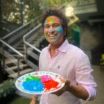 Sachin Tendulkar Instagram – Adding some more colours to your feed! 🎨😄

#holi #colours #colourpop