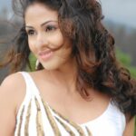 Sadha Instagram - ❤️❤️