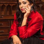 Sadha Instagram - ❤️🖤