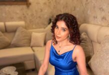 Sakshi Agarwal Instagram - How many of you like my new look? 🌟FIERCE🌟 . @dhiya_makeoverartistry . #bluesatindress #awardfunction #sakshiagarwal #blueismycolor #curls #sakshiagarwal #biggbosstamil #kollywood Chennai, India