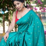 Sakshi Agarwal Instagram - Vibin❤️ . Mua n hair @murugeshmakeup_hair Sareedraping @farhaa_makeupartist Costume @ibhuvana.store Jewelry @chennai_jazz Photography @sathyaphotography3 . #sareelove #saree #sakshiagarwal #biggboss #kollywoodcinema #gardenaesthetics Chennai, India