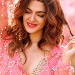 Sakshi Chaudhary Instagram - Whatever makes your soul happy... do that!! ❤❤❤🦋🦋🦋 Photographer - @sayansurroy Design/Styled - @rehanshahdesigns Make up - @imsumansingh Hair - @shilpabarla_makeuphair
