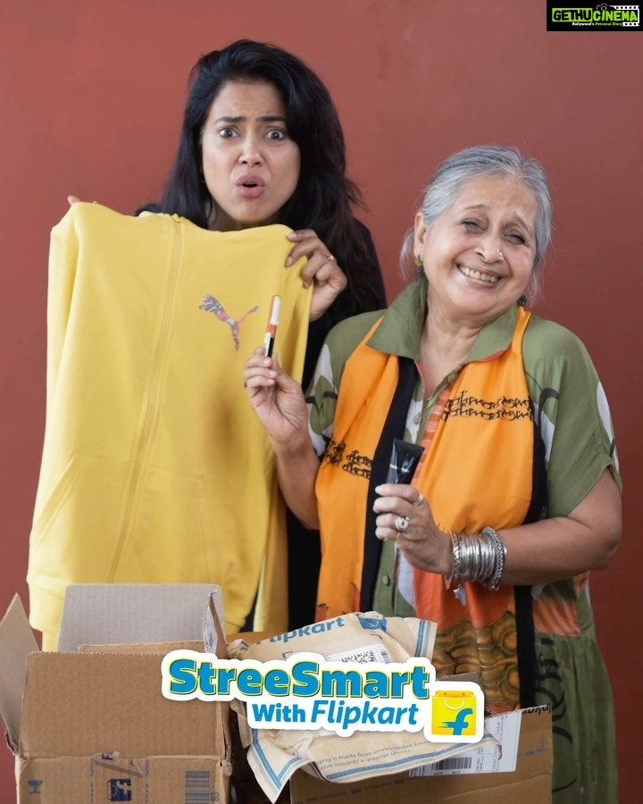 Sameera Reddy Instagram - This Women's day Boring is out! Fun is In β
I challenged Sassy Saasu to the #StreeSmartWithFlipkart challenge ππ»ββοΈand the final results were fabulous π€© Get shopping for some really cool items from your favourite fashion & fitness brands on @flipkart & @flipkartlifestyle ππ»letβs celebrate each other this Women's day! #StreeSmartWithFlipkart #KuchNayaKaro