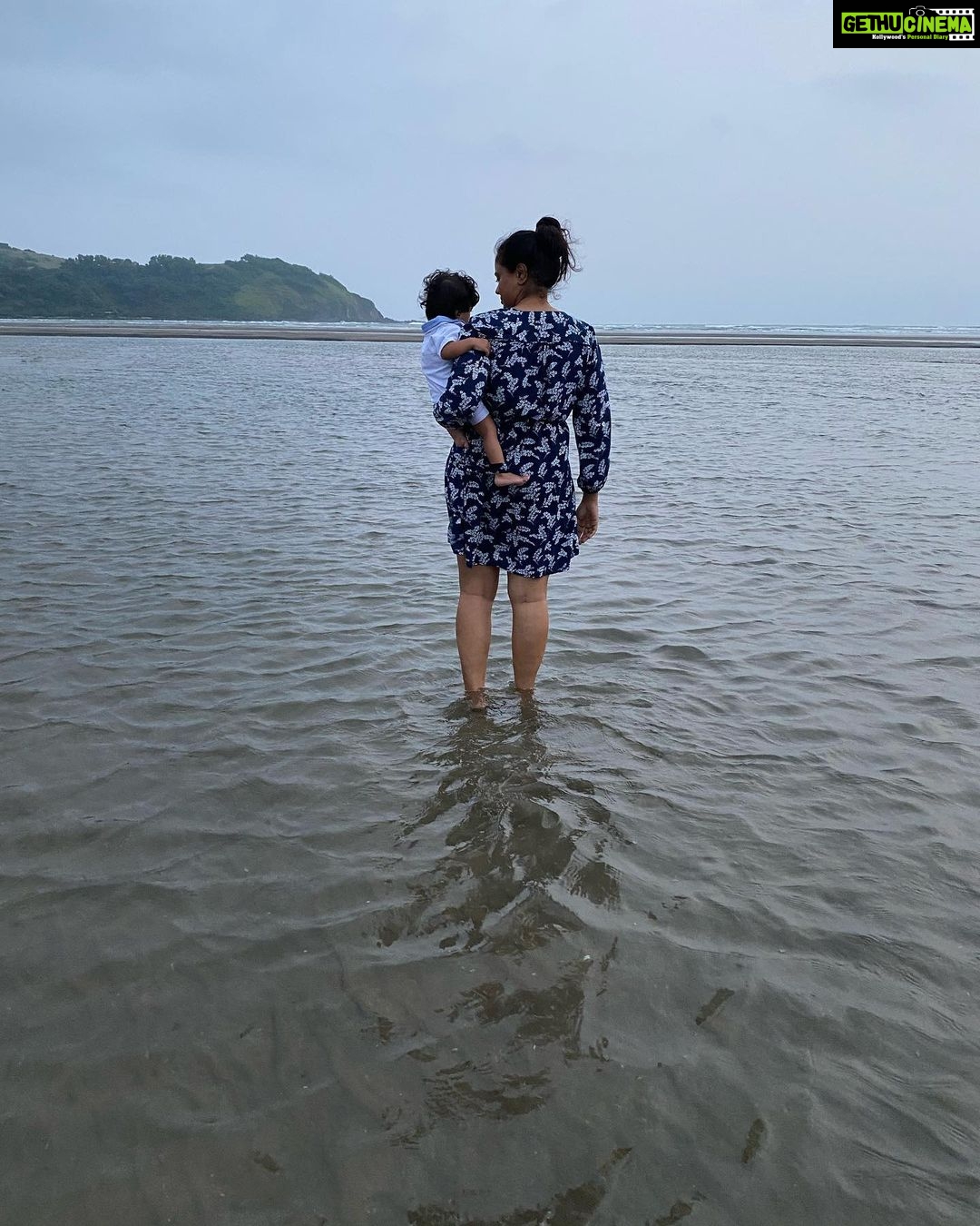 Sameera Reddy Instagram - Why did I move to Goa? I get asked this a lot šI was a very hardcore city girl! Me Leave Mumbai? - I would say ā No way Eveerrā but life really does a U turn sometimes and I canāt tell you how grateful I am everyday to be herešIn a space which is not as fast paced as I thought my life should be. itās also been interesting to see our goals for Hans and Nyra take a new thought process . Luckily Akshaiās work is close by here and though itās hard to have left my family, itās been a great decision . Sometimes the drive wears you down and a shift in mindset and space was maybe something we required and the time was right. I take timeout a lot. To slow down. To take stock . I never did that before. I also trusted the universe and it worked . Thank you Goaā¤ļøOnly gratitude ā¤ļøšš¼ #neversaynever #life #surprise