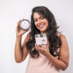 Sameera Reddy Instagram - Love my ALL Natural haircare routine using The Tribe Concepts @thetribeconcepts 90 Day Miracle Oil and Organic Hair Cleanser! 🌿 If you want Long, Strong, Thick hair - look no further ✨ Packed with goodness of rich herbs like amla, bhringraj, shikakai and hibiscus this duo is what I highly recommend ❤️ Shoot your haircare questions! Detailed video to follow! #TheTribeConcepts #HairCare #JoinTheTribe #HairOil #NaturalShampoo #StrongHair #ShinyHair