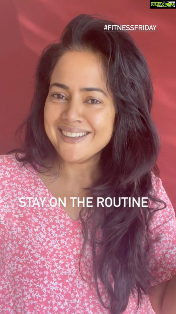 Sameera Reddy Instagram - Trying to stay on the wagon🙆🏻♀️ Moody ? Hormonal ? Or just plain tired 😴 it’s normal and I keep staying on course being mindful that I have off days😵💫 #fitnessfriday #motivation is also about being honest with ourselves because only being truly connected with your body and your mind will get you on a healthy routine❤️❣️ #letsdothis #together 💪🏼