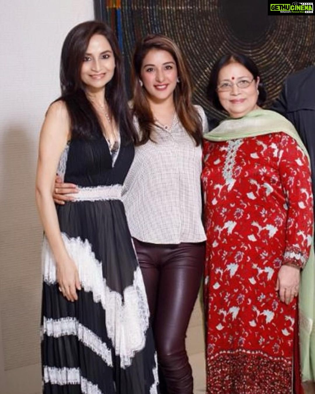 Sameksha Instagram - Every women is special and inspiring in her own way. She is always juggling between so many roles and playing every role to the hilt. On this #womensday would like to express my gratitude to the women who have immensely inspired me . My mother-in-law #arunaoswal ππ» and my Sister-in-law @shallujindal β¦ their humility and grace is something I really admire. My mother @usha22official πhas unmatchable patience and ability to smile , no matter what life has to offer. @sajnigill I really look upto you ππ»@isharawat you are my support system, thanks for being there π€ #internationalwomensday #happywomensday to all the WOMEN π₯°