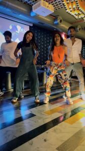 Samyuktha Hegde Instagram - To the most impromptu video of the night! No music, No practice, just some madness and some impromptu arabic kutthu

Ps: Happy 400k you guys @jodianoorabh ♥️
Thanks for seeding the idea @thestrikemeister !!!
#arabickuthu #dance #explore