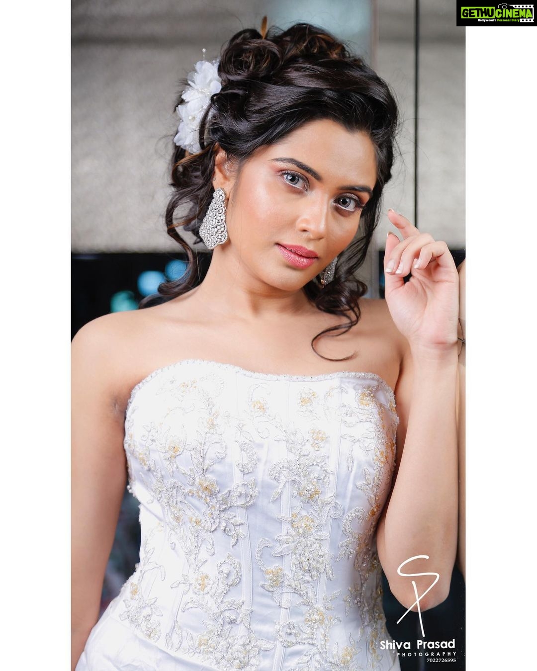 Sangeetha Bhat Instagram - Makeup - @taiba_syed_ @thebeautysquare.in Hair- @taiba_syed_ @thebeautysquare.in Outfit - @aarish_galleryofficial @shivayaphotography #sangeethabhat #sangeethabhatsudarshan Bangalore, India