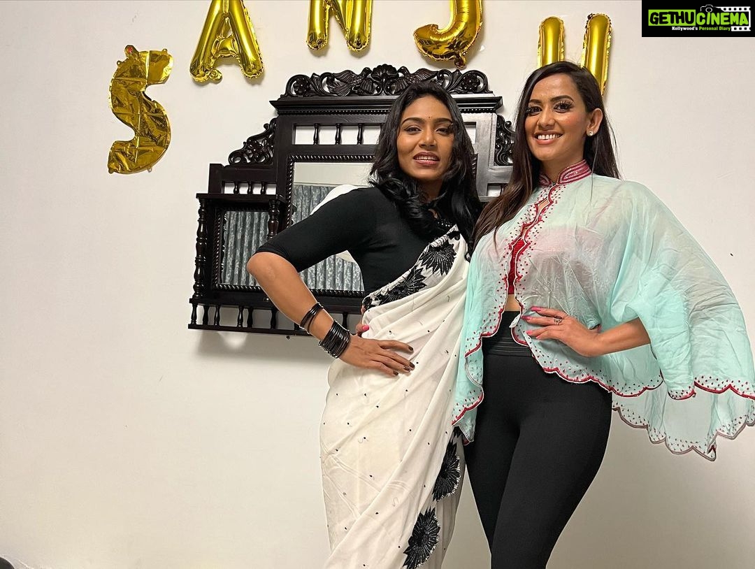 Sanjana Singh Instagram - Thank you so much to everyone making my birthday so special @sidneysladen @actress_harathi @director_rajith_ @cekay7 @mr.wildmaster @rishajacobs_official @_venkateshm @chef_dilip_1 @choreographer_sridhar @spartacus_sparks @alshifa_cupping_clinic