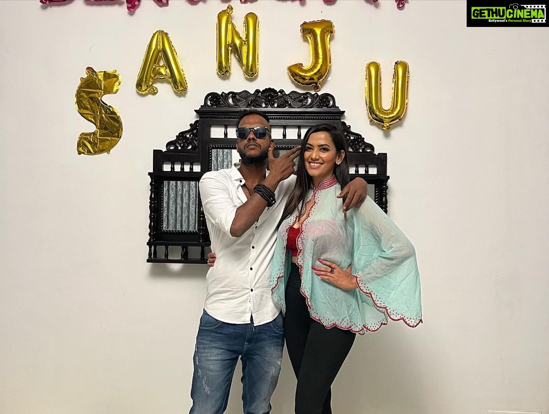 Sanjana Singh Instagram - Thank you so much to everyone making my birthday so special @sidneysladen @actress_harathi @director_rajith_ @cekay7 @mr.wildmaster @rishajacobs_official @_venkateshm @chef_dilip_1 @choreographer_sridhar @spartacus_sparks @alshifa_cupping_clinic