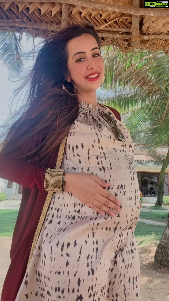 Sanjjanaa Instagram - Countdown continues , as I enter the 8th month of my pregnancy … ❤️❤️❤️ Swollen feet , Painful lower back cramps all the time , Looking heavy like a middle aged aunty , put on 15 kilos … But I still have a smile on my face & a happy heart ❤️ thanking the almighty for always choosing me as his blessed child … ❤️ #Kannadafilms #sanjjanaagalrani #darshan #shivrajkumar #sudeep #kannadathi #kannadiga #namma #karnataka