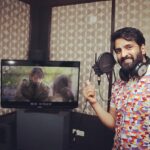 Santhanam Instagram - Dubbing begins for #GuluGulu 😊 @mr.rathna @circleboxofficial @rajnarayanan1 @vijaykartikkannan