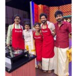 Santhosh Prathap Instagram - Will miss you @manobalammahadevan sir see you on #wildcardentry soon #cwc3 @vijaytelevision Costume designer @radikadesignerandmua Assistant @balaa1981 Hair @riwaz_lama #realityshow #tamil #cwc #cookwithcomali #entertainment #vijaytv #grateful #laughteristhebestmedicine #santhoshprathap #outfitoftheday #customized #2022 #cwcfamily EVP Film City