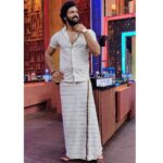 Santhosh Prathap Instagram – #cwc3 
@vijaytelevision 

Costume designer @radikadesignerandmua 
Assistant @balaa1981 
Hair @riwaz_lama 

#realityshow #tamil #cwc #cookwithcomali #entertainment #vijaytv #grateful #laughteristhebestmedicine #santhoshprathap #outfitoftheday #customized #2022 EVP Film City